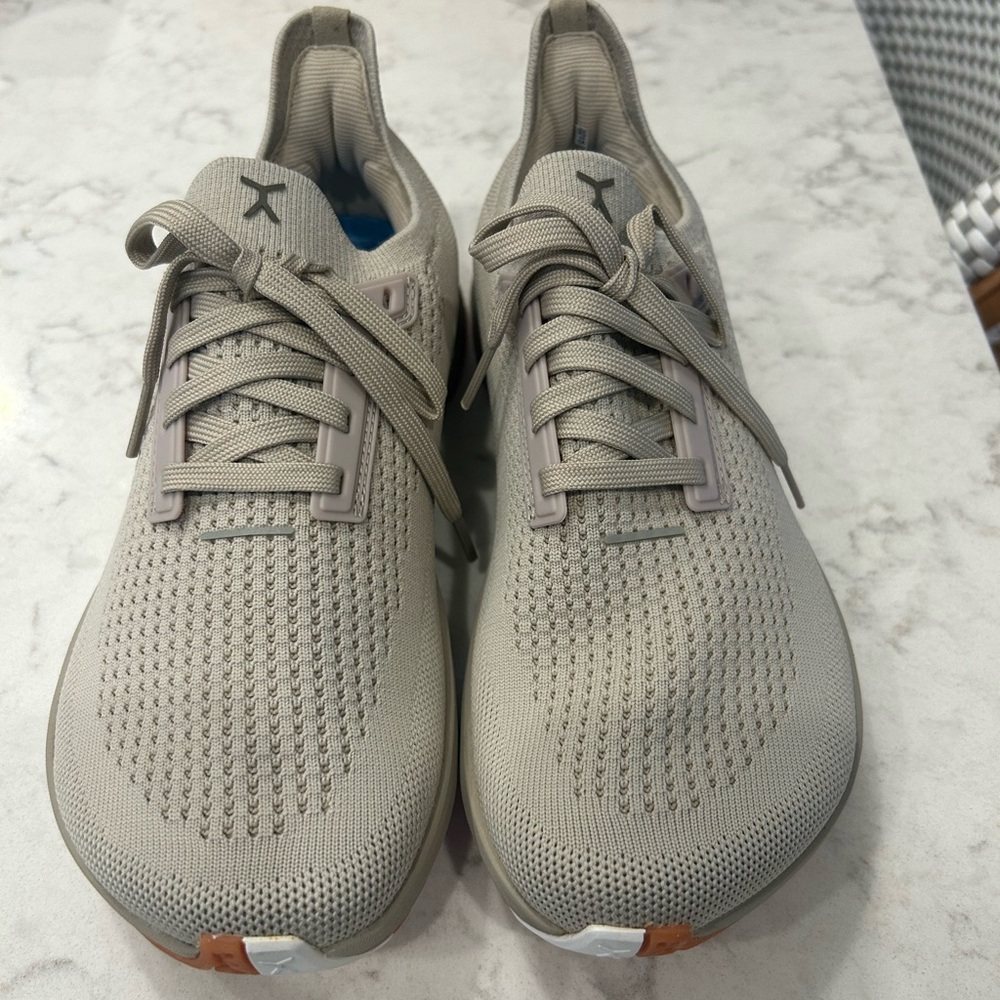Flux adapt runner, womens size 7